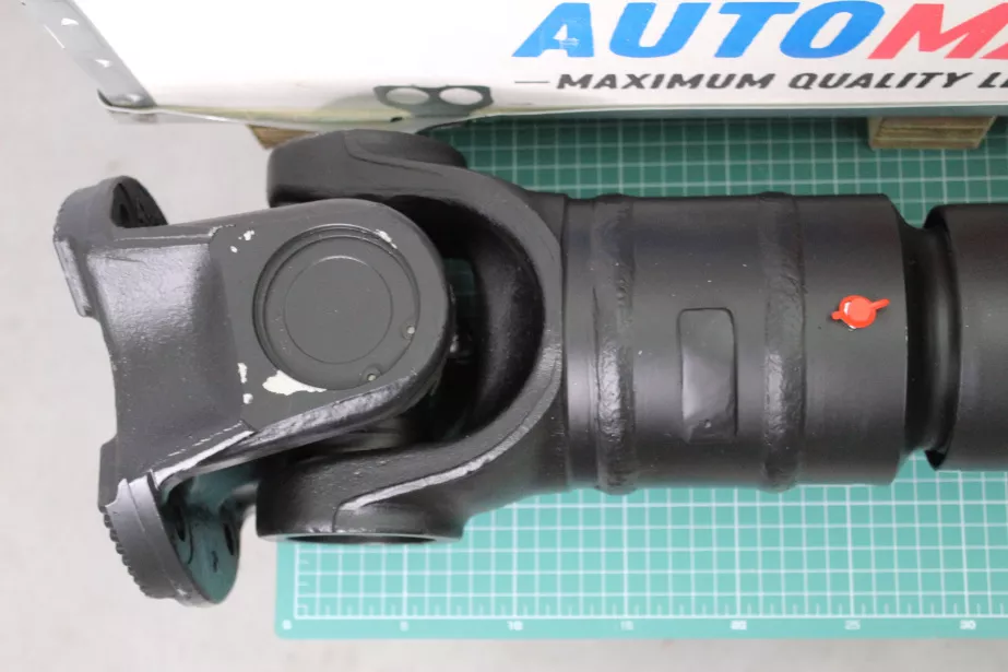 Карданный вал D180, L670, (Металл, 4 отв. 57 крест. Межосевой) AUTOMAX, (AM1136) для грузовиков *