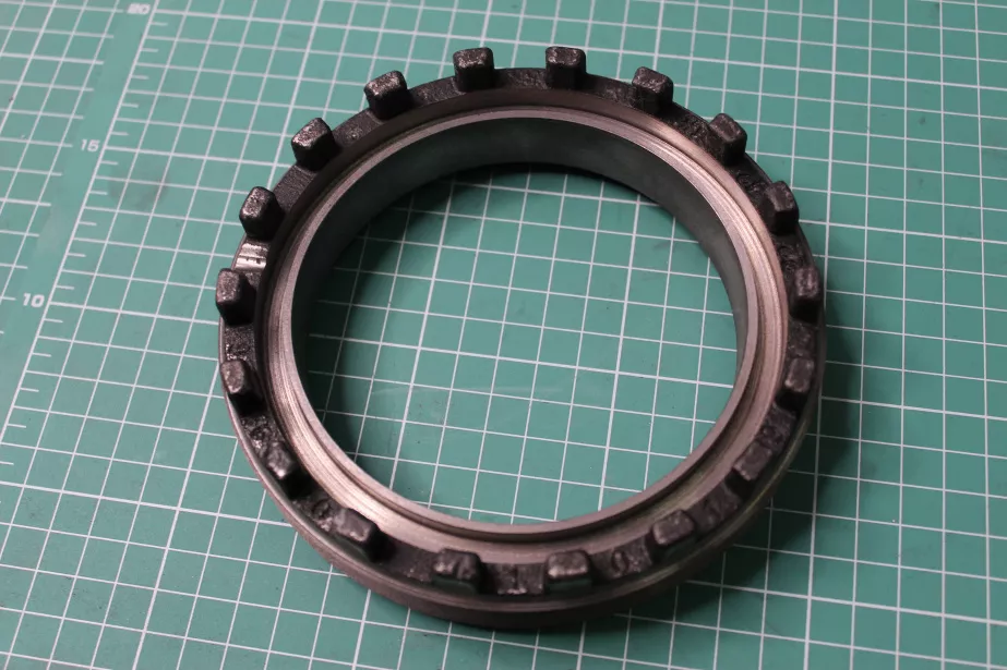 Гайка крышки сальника редуктора среднего моста SHAANXI, X3000, HDZ300, (HD90129321019). для грузовиков *