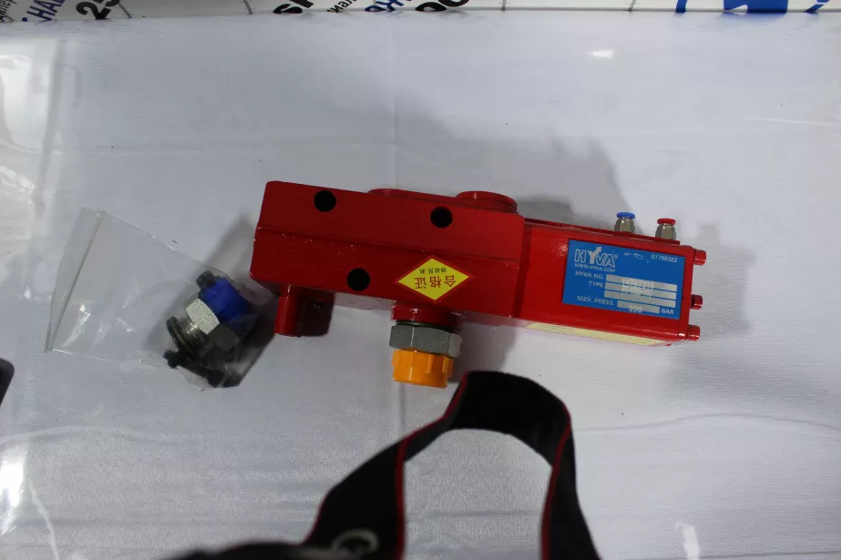 Клапан насоса подъёма кузова HYVA (на гидробаке) SHAANXI, (14767319) для грузовиков *