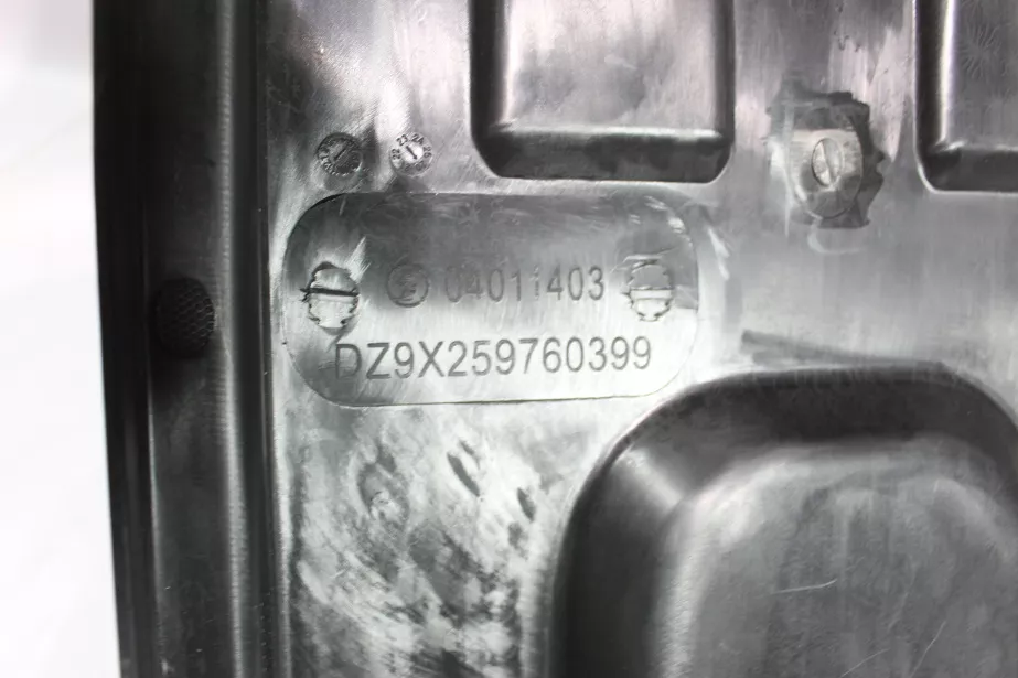 Крышка аккумулятора (с отверстием под отключатель массы) SHAANXI, X6000 для грузовиков *