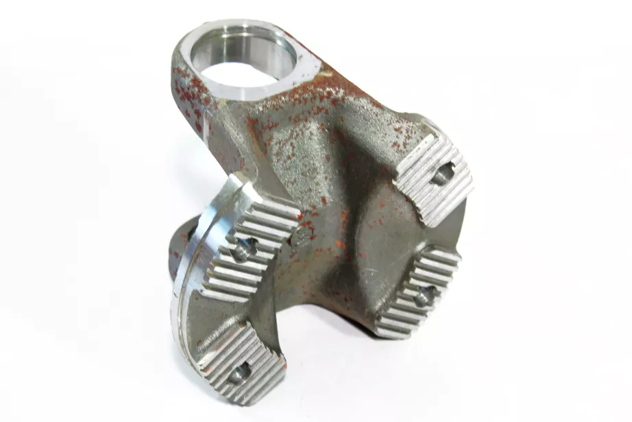 Фланец вилки кардана D180, H144, (180*144*57*4) HOWO для грузовиков *