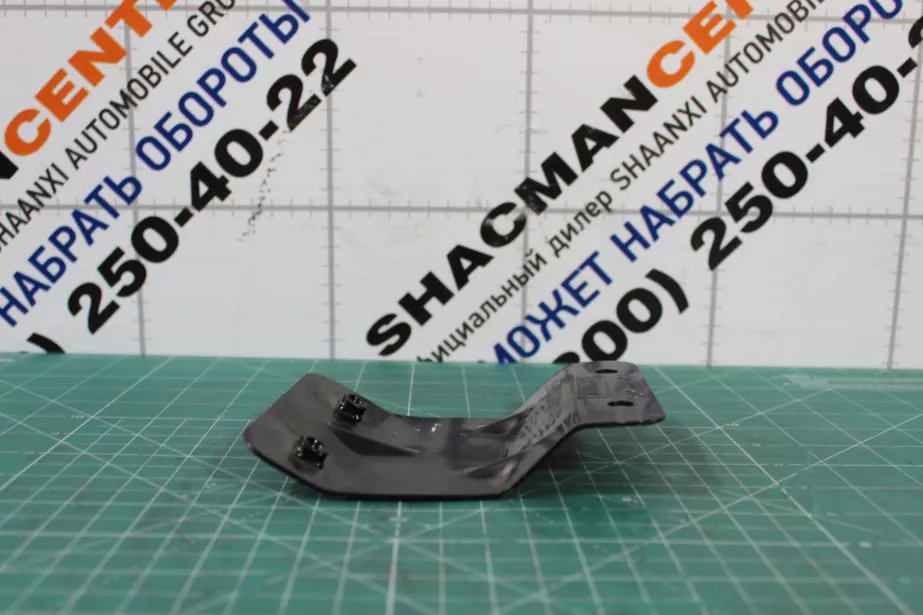 Кронштейн крепления козырька кабины (R) SHAANXI, X3000 для грузовиков *