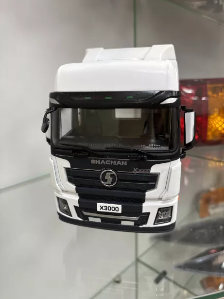 Моделька (Тягач, 6х4 1:25) SHAANXI, X3000 для грузовиков *