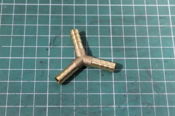 Соединение для шланга Y-образное латунь 08мм (тройник) КНР