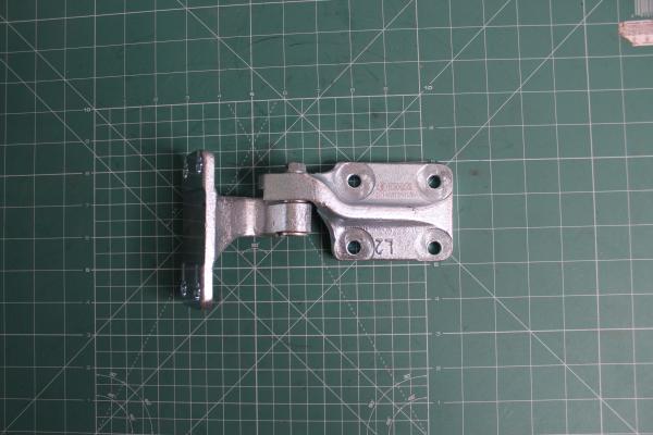 Петля двери (L, нижняя) SHAANXI, X3000, X5000