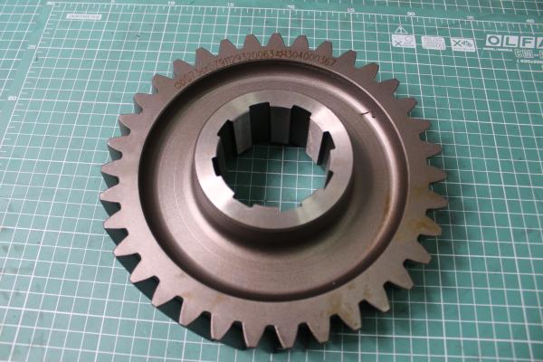 Шестерня  ведущая среднего редуктора D68, Z35, HOWO