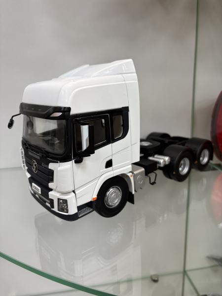 Моделька (Тягач, 6х4 1:25) SHAANXI, X3000