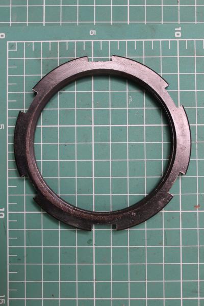 Гайка задней ступицы (R, с бортиком) HOWO.