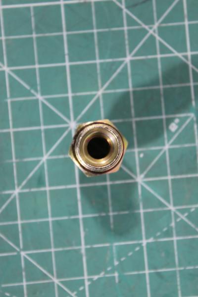 Штуцер трубки компрессора М26*1.5 SITRAK, MC11.