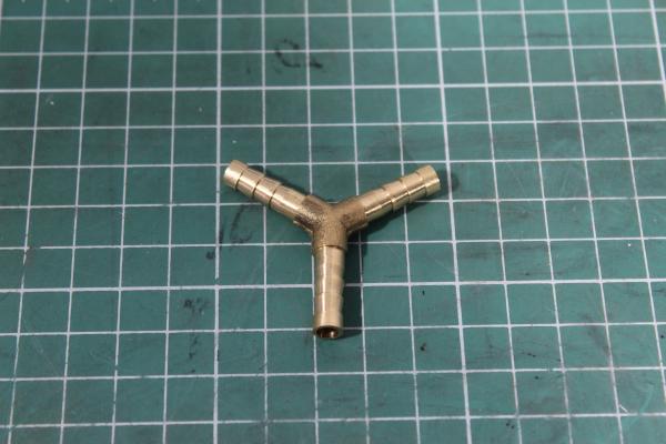 Соединение для шланга Y-образное латунь 06мм (тройник) КНР