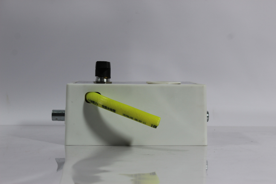 Кран воздушный 3-х ходовой (с манометром, для промывки емкости) SHAANXI, F3000, X3000 для грузовиков *