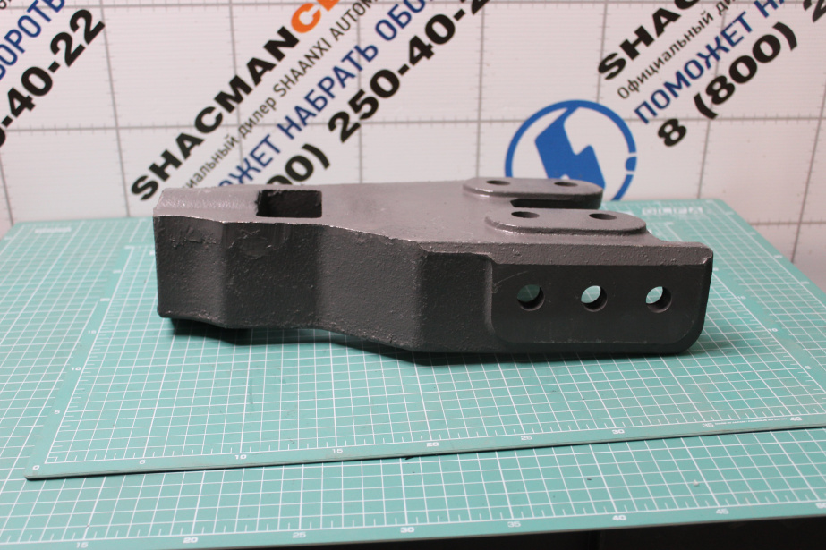 Кронштейн буксировочного крюка (нового образца) HOWO для грузовиков *