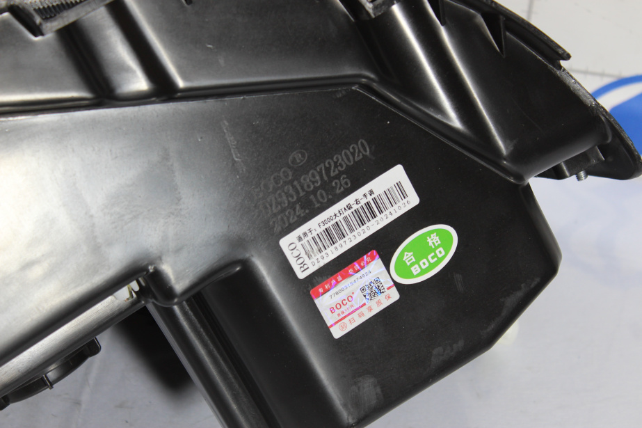 Фара (R, Пластик) SHAANXI, F3000 для грузовиков *