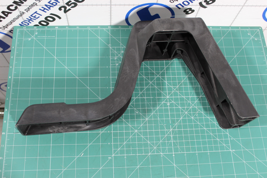 Кронштейн обтекателя кабины (L, средний) SHAANXI, X5000 для грузовиков *