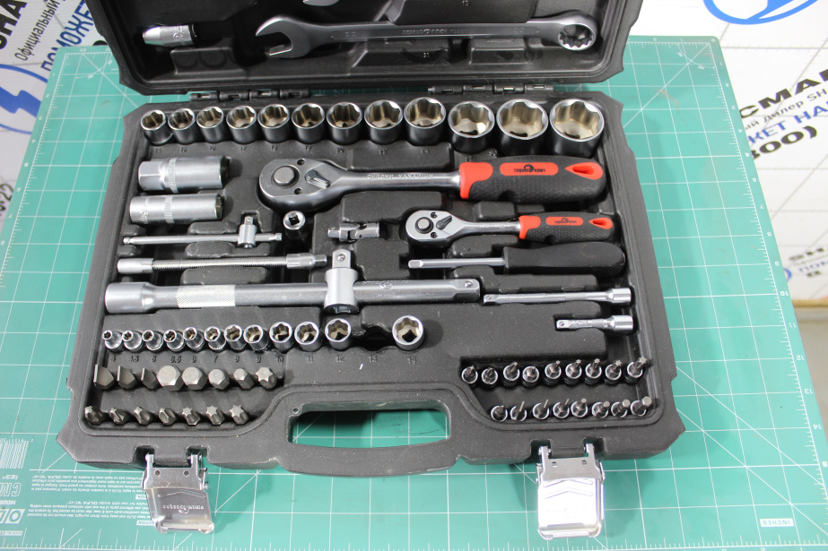 Набор инструментов (82 предмета ) СервисКлюч. для грузовиков *