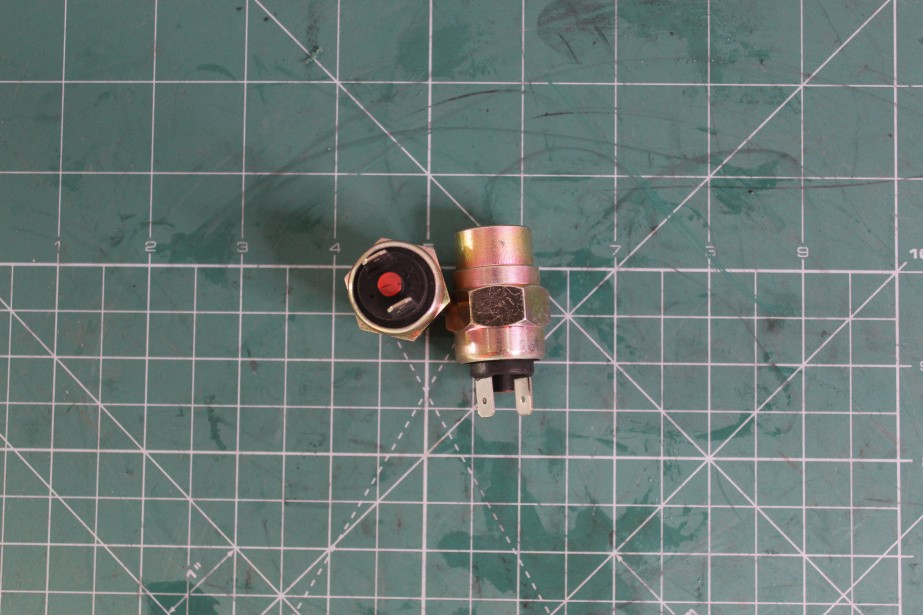 Датчик главнго тормозного крана (Красный) HOWO для грузовиков *