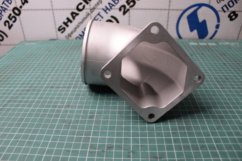 Труба впускного коллектора (угловая, переход на патрубок с нагревательного элемента) SHAANXI, WP13 для грузовиков *