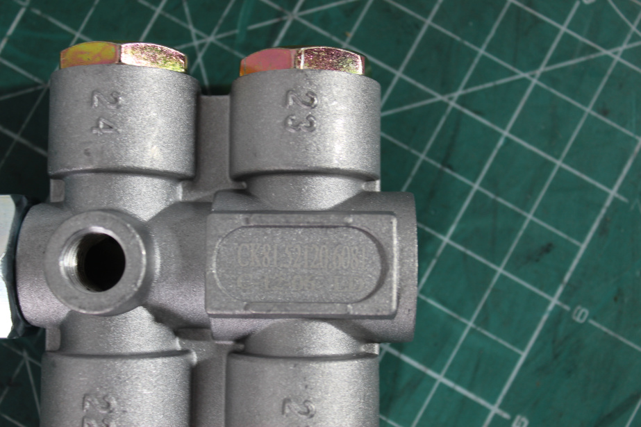 Клапан воздушный соединительный SHAANXI, F3000, (DZ9100360320 WG9000361410) для грузовиков *