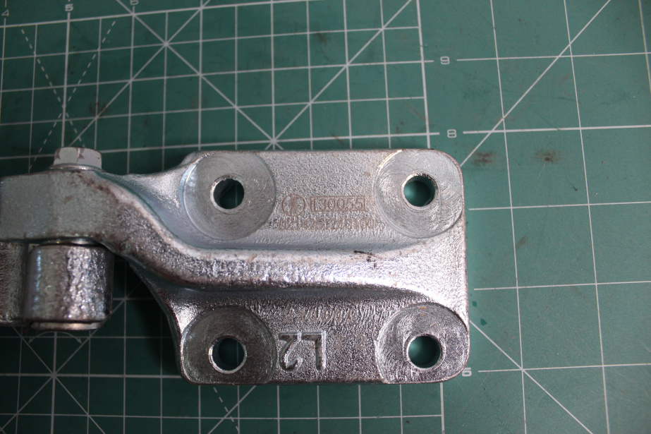 Петля двери (L, нижняя) SHAANXI, X3000, X5000 для грузовиков *