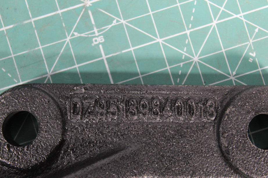 Кронштейн буксировочного крюка (L) SHAANXI, F3000 для грузовиков *