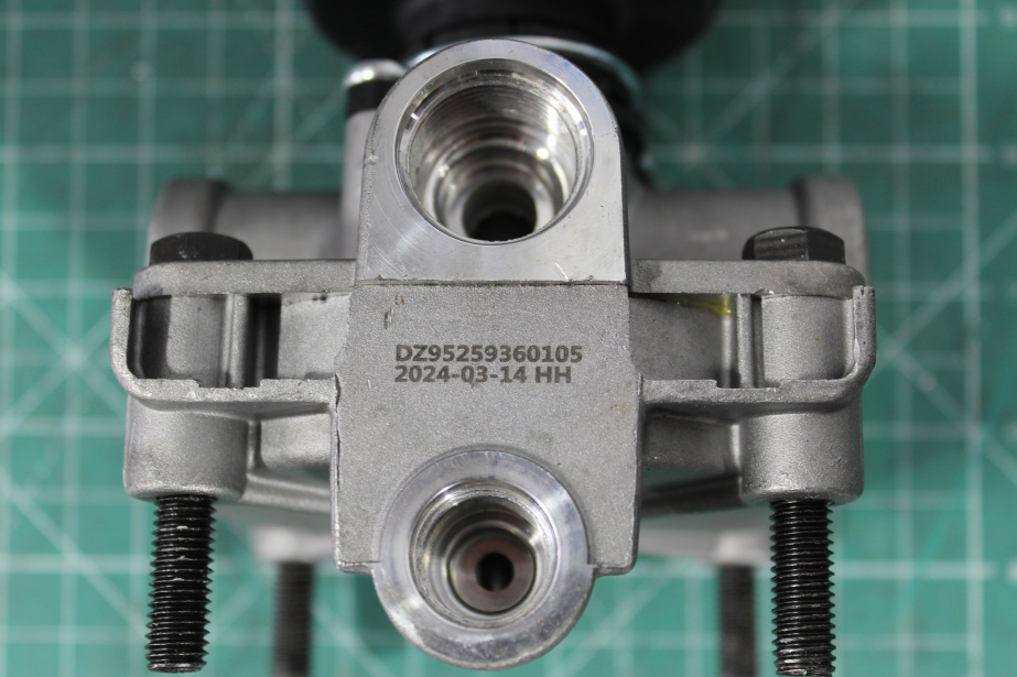 Клапан воздушный тормозной (ускорительный) SHAANXI, X3000, X6000 для грузовиков *