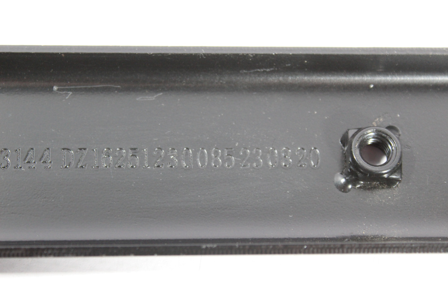 Кронштейн левого крыла (Front, верхний) SHAANXI, X6000 для грузовиков *