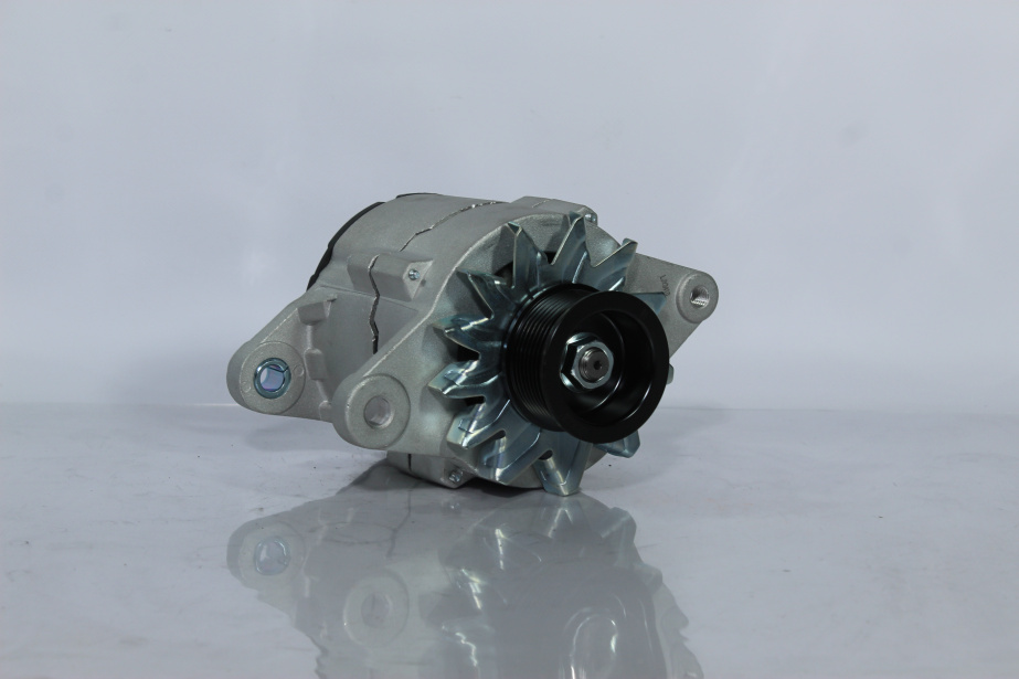 Генератор (под ручейковый ремень 5PK 28V/70А) CUMMINS, ISM11 для грузовиков *
