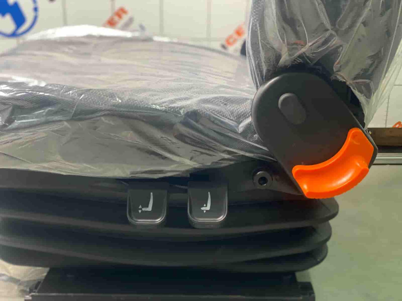 Сиденье водительское (пневматическое) SHAANXI, F2000, F3000 для грузовиков *