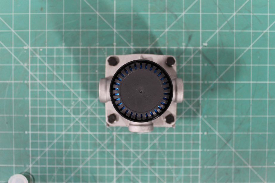 Клапан воздушный тормозной (ускорительный) SHAANXI, X3000, X6000 для грузовиков *