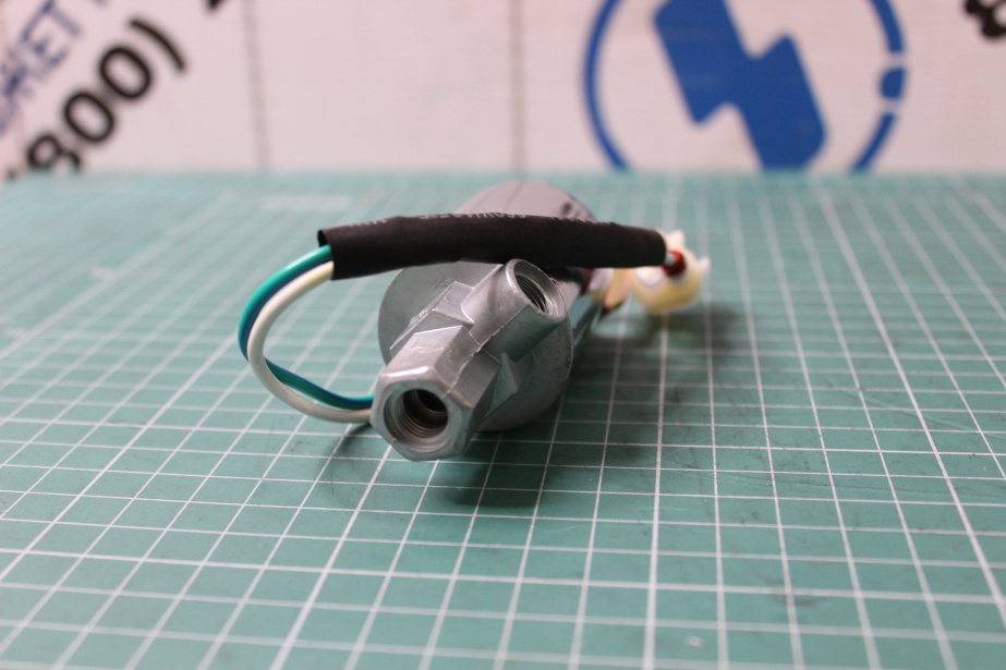 Клапан электромагнитный воздушного сигнала  с датчиком HOWO, A7 для грузовиков *